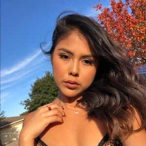 Meet your Posher, Violeta